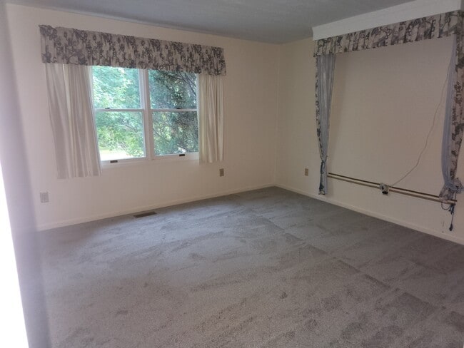 Building Photo - 667 Winesap Cir