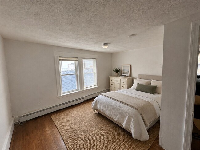 Building Photo - 40 Seafoam Ave