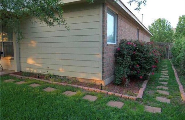 Building Photo - 2609 Century Park Blvd