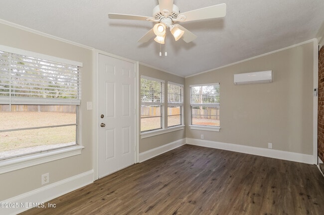 Building Photo - 470 Sigsbee Ct