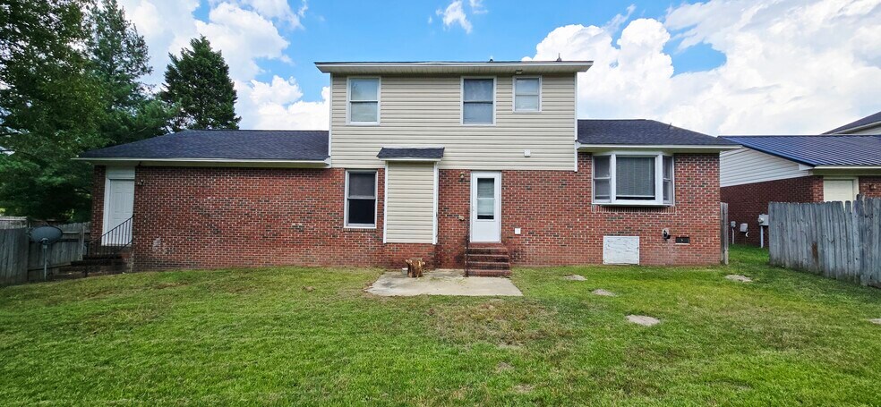 Building Photo - 804 Zadock Dr