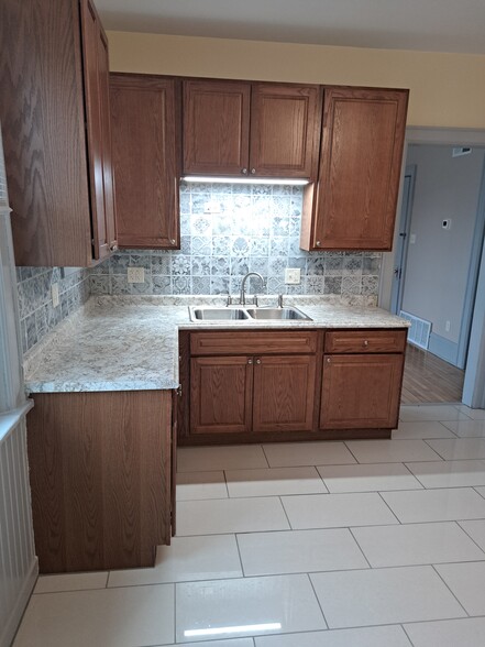 Kitchen - 303 E Lincoln Ave