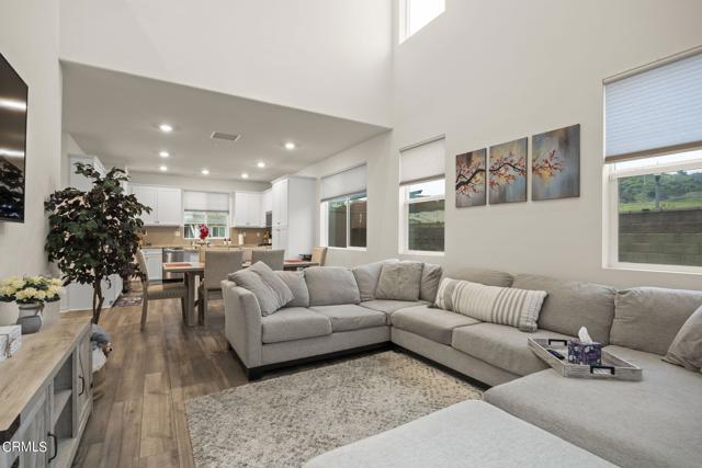 Building Photo - 553 Limoneira Ln