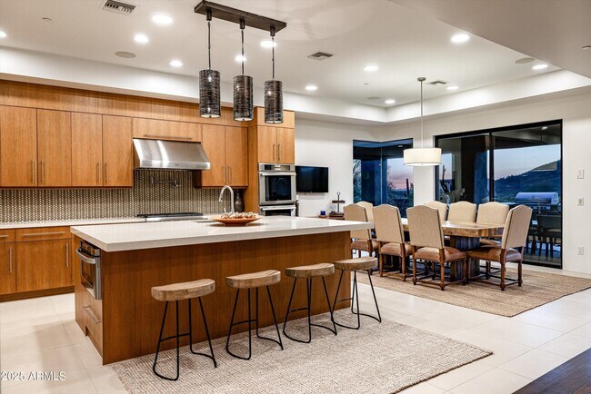 Building Photo - 9894 E Miramonte Dr