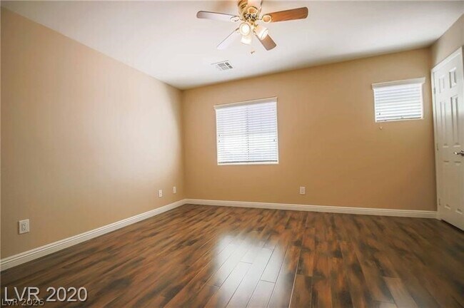 Building Photo - 9242 Grassy Weep Ct