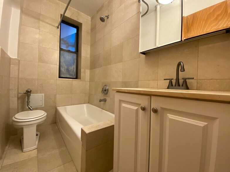 Building Photo - 282 Cabrini Blvd