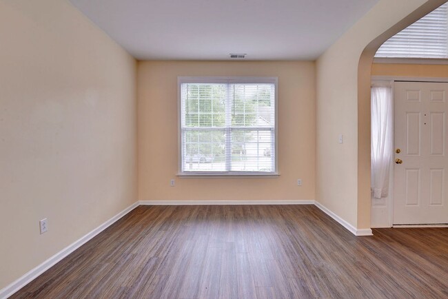 Building Photo - Spacious Home in York County