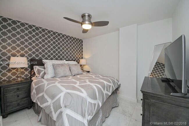 Building Photo - 1255 Collins Ave