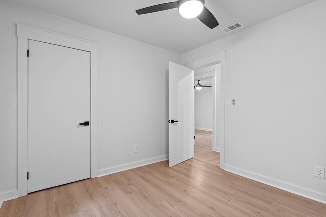 Building Photo - 3333 Meadow Hill Rd