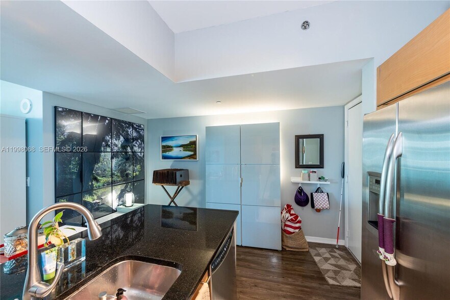 Building Photo - 950 Brickell Bay Dr