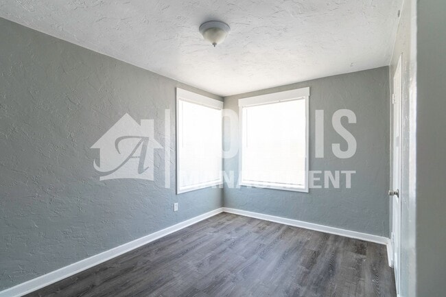 Building Photo - Cute and Cozy Apartment