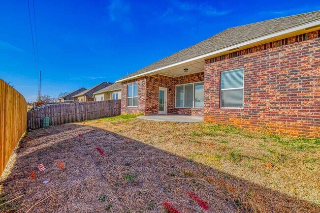 Building Photo - 3112 Pebble Pond Dr