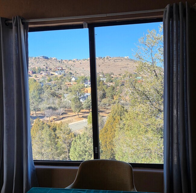 Building Photo - 4932 Summit Cir