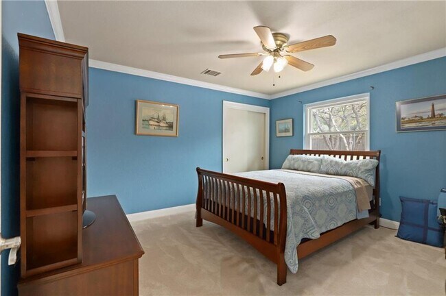 Building Photo - 4-bedroom, 1-story home with dedicated office space and large backyard!