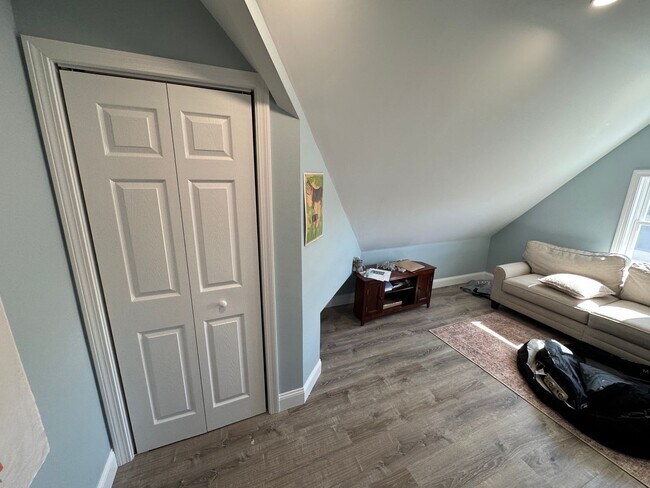 Building Photo - 211-213 Holland Street