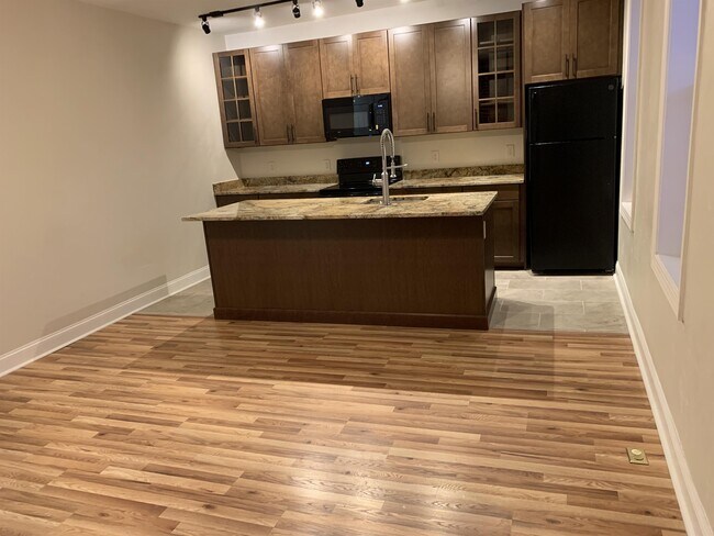 Interior Photo - 22nd - 100