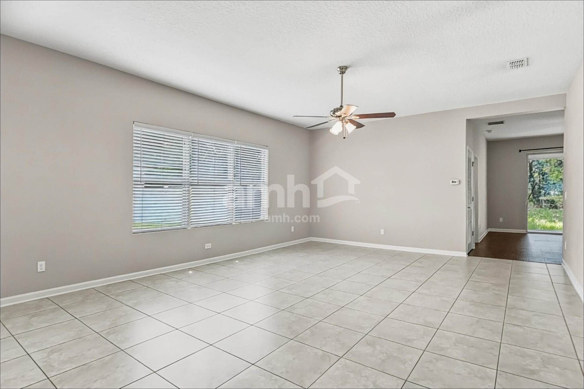 Building Photo - 743 Sunny Stroll Dr