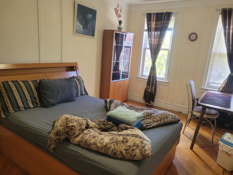 Building Photo - 2037 Coyle St