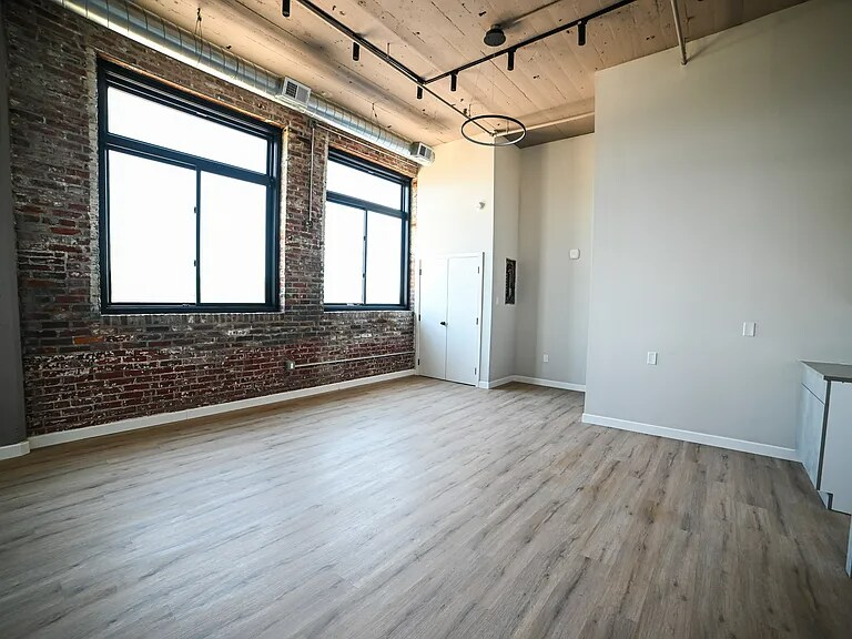 Building Photo - 2201 Castor Ave