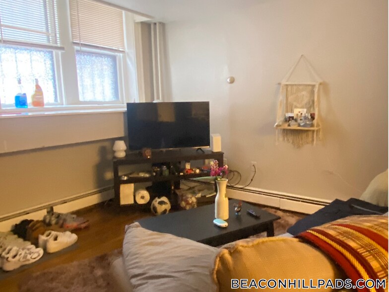 Building Photo - 72 Revere St