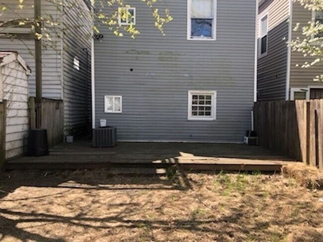 Building Photo - 4-5 Bedroom Single Family Home Located in the Fan/Richmond VA