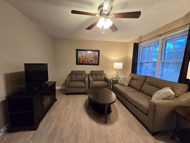 Building Photo - 1565 Jefferson Rd