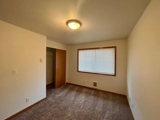 Building Photo - 4241 Wintergreen Ln