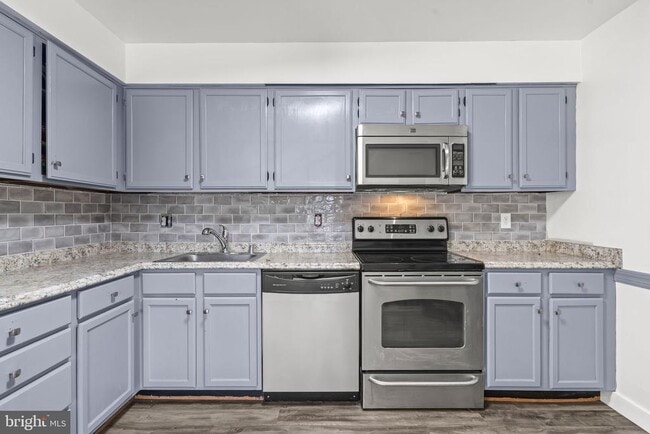 Building Photo - 8730 Grasmere Ct