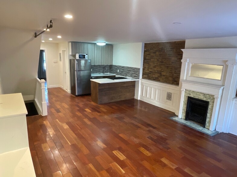 Building Photo - 852 Park Pl