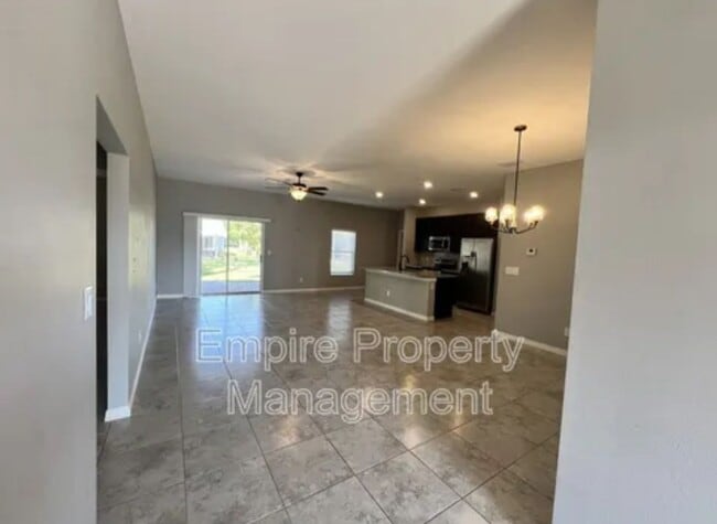 Building Photo - Modern & Spacious 3 Bed, 2 Bath Home in No...