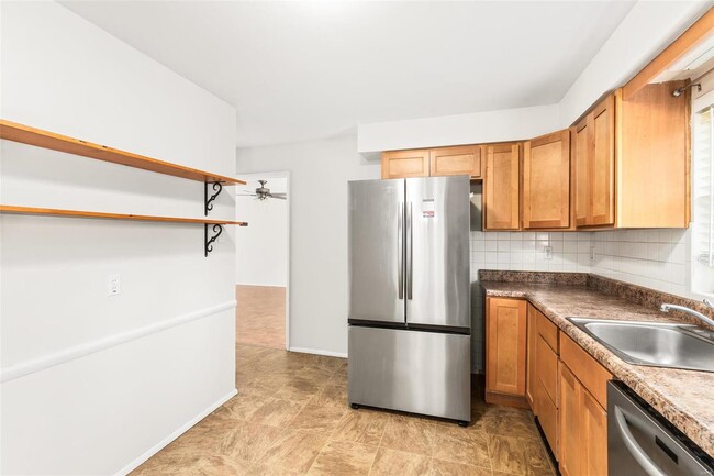 Building Photo - 767 Wenneker Dr