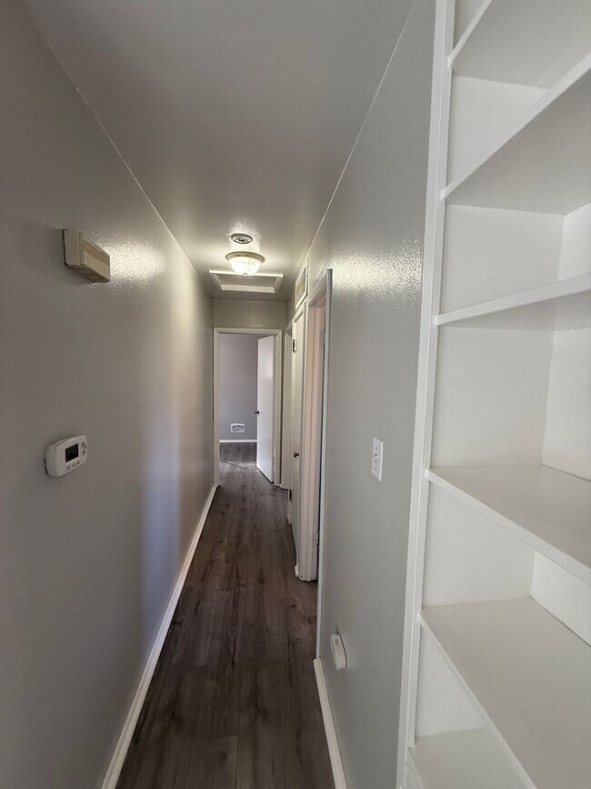 Building Photo - FREE 50in FLAT SCREEN TV Move in Special!!! Cozy 2 Bedroom 1 Bathroom Single Family Residence in ...