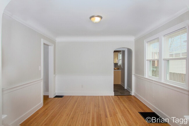 Building Photo - 77 Baylis St SW