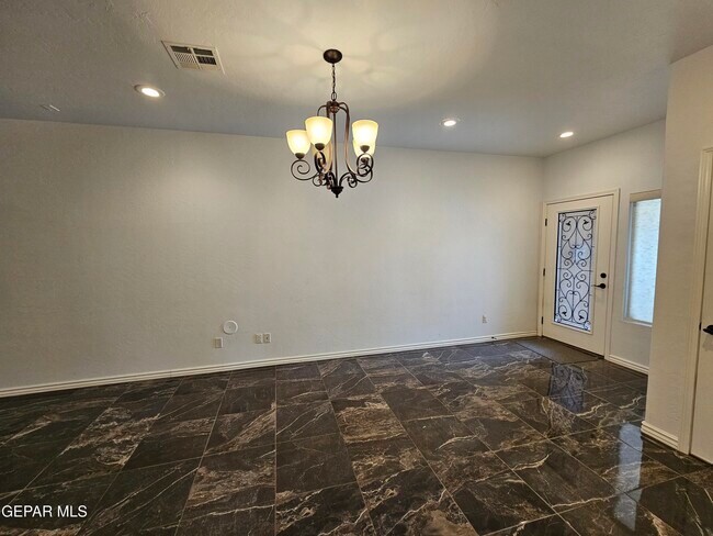 Building Photo - 704 Espada Dr