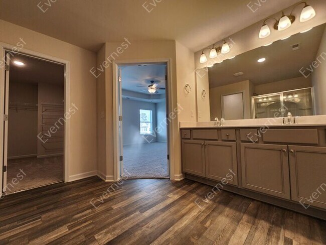 Building Photo - 4708 Fairfax Dr