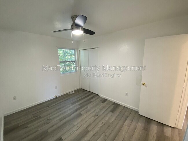 Building Photo - 810 Sledgehammer Dr
