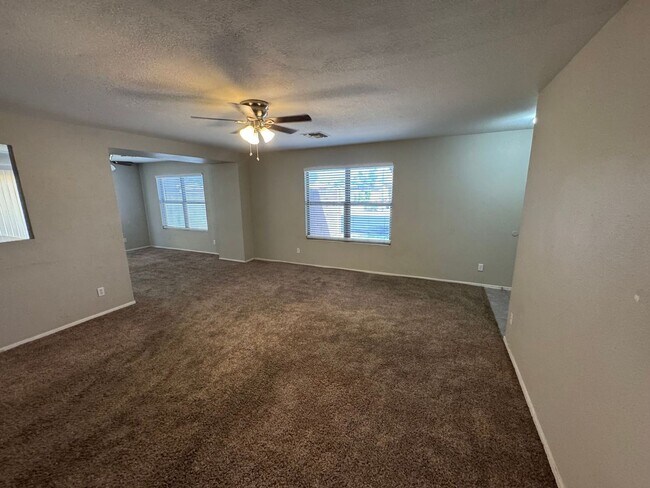 Building Photo - MOVE IN SPECIAL: $1,000 OFF FIRST MONTHS R...