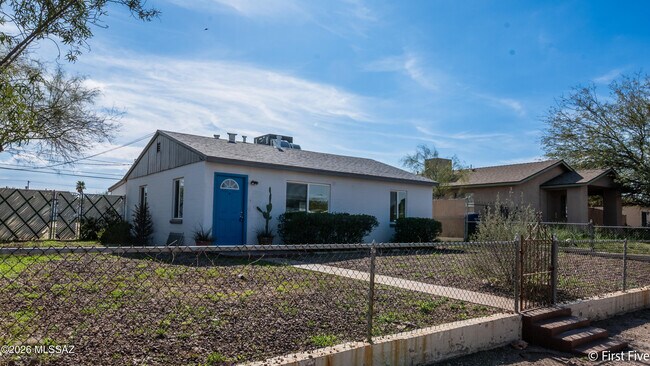 Building Photo - 416 E Linden St