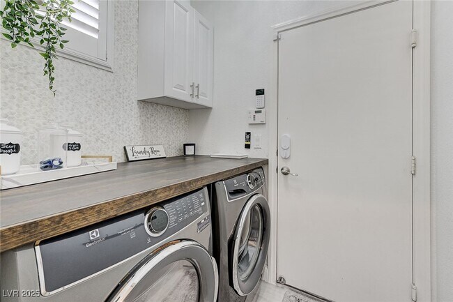 Building Photo - 937 Ambrosia Dr