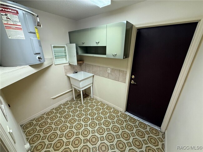 Building Photo - 6191 E Tenison St