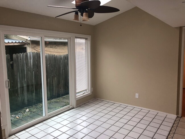 Building Photo - Half Duplex in The Colony!!