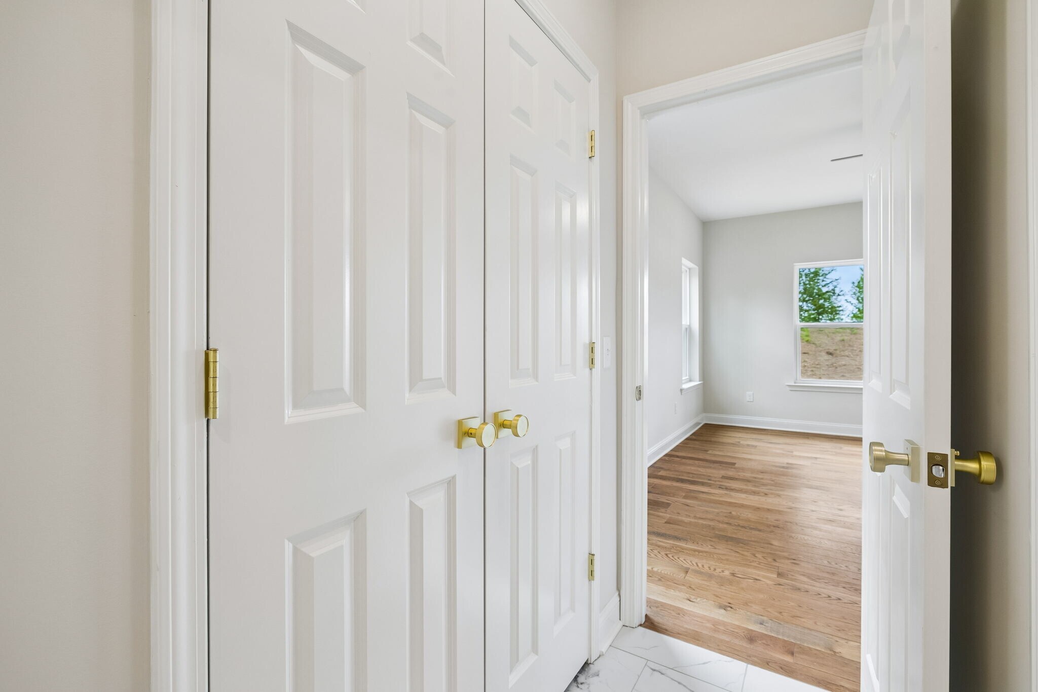 Building Photo - 553 Skyview Dr