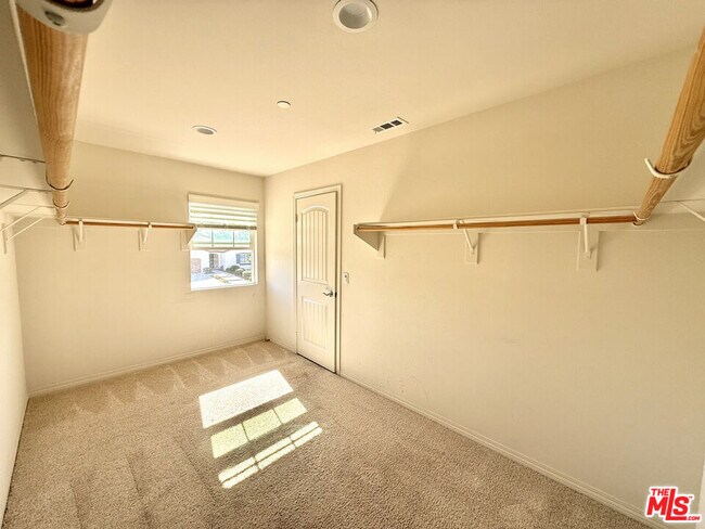 Building Photo - 28604 Clearview St