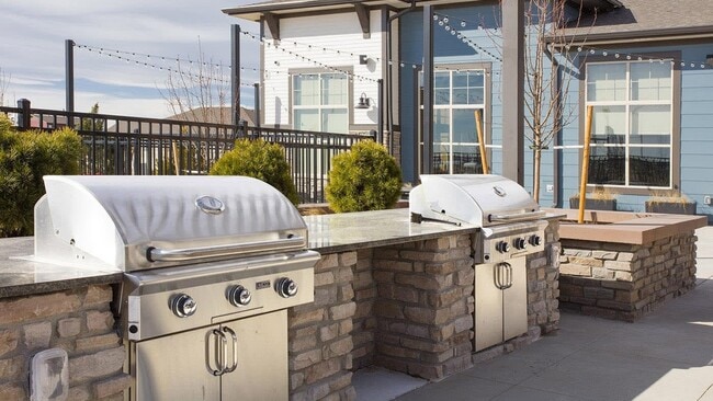 Building Photo - 1605 E County Line Rd