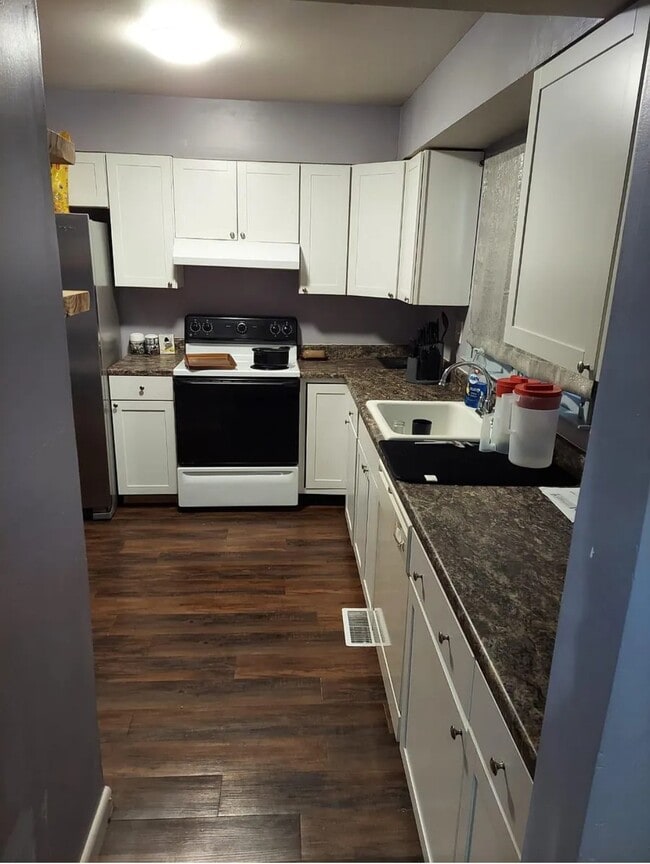 Building Photo - 576 Crestwood St SW