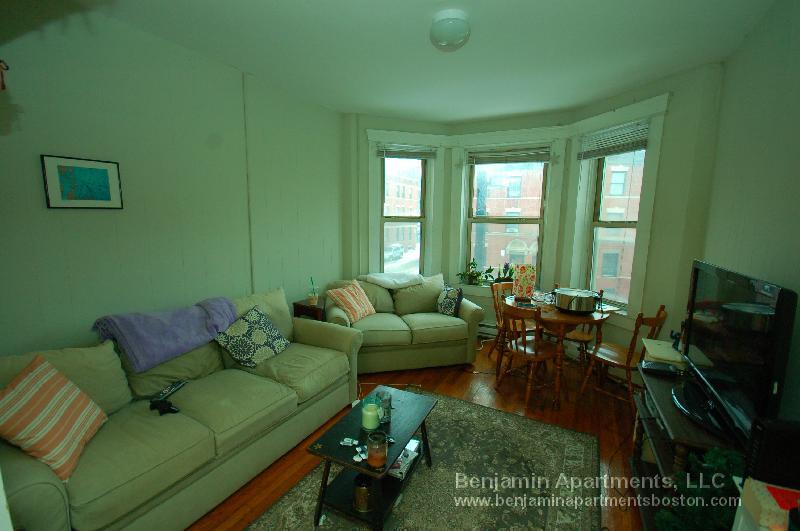 Building Photo - 883 Huntington Ave