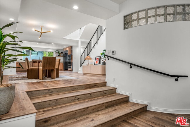 Building Photo - 20 Voyage St