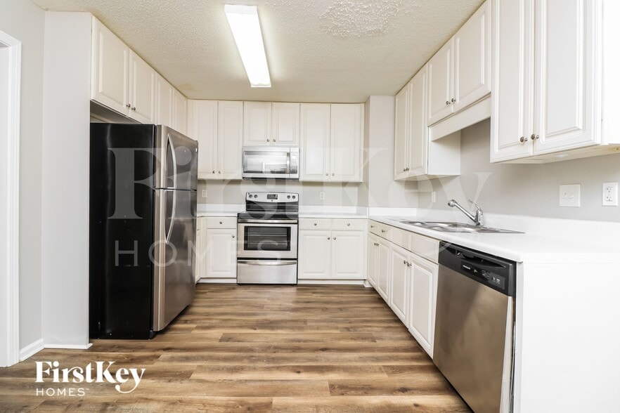 Building Photo - 5001 Rose Ct SE