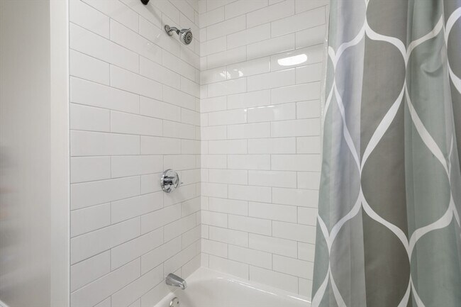 Building Photo - 34-36 H Street Unit 1L