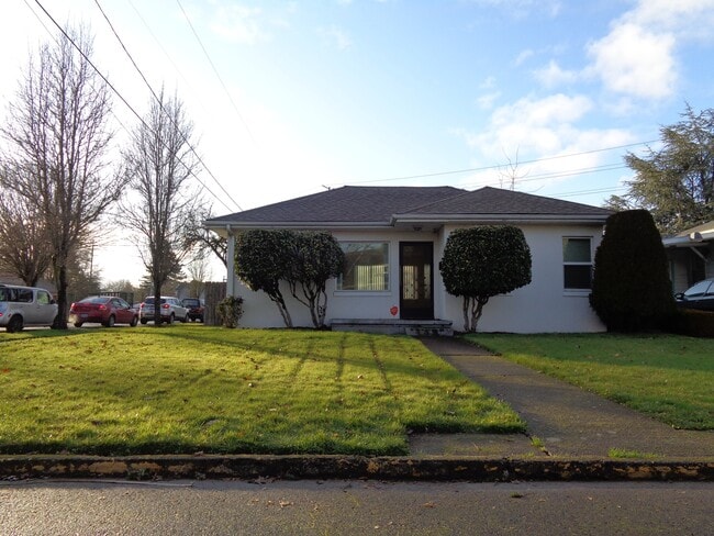 Primary Photo - 2515-MHH2515 Laurel Ave NE